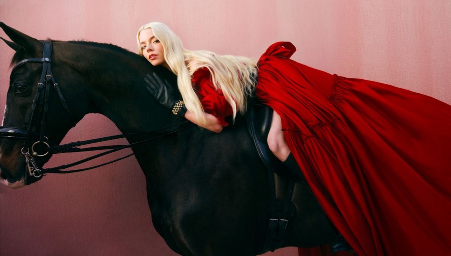 Horse Fashion: Anya Taylor-Joy by Georges Antoni for Haarper's Bazaar UK, november 2022 | Pégase Daily