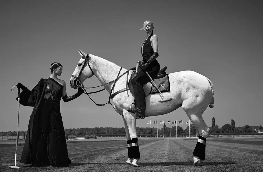 Horse Fashion : Louise de Chevigny & Mika Anastasia by Koto Bolofo for Numéro, september 2023 | Pégase Daily