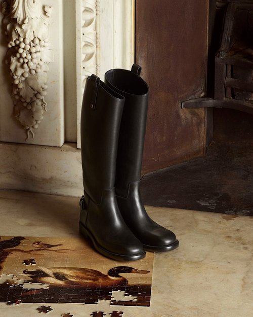 Horse Fashion : Burberry Fall Winter 2025 campaign by Sam Rock, equestrian heritage | Pégase Daily