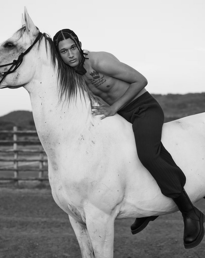 Horse Fashion : Emporio Armani, spring-summer 2025 - Pégase Daily